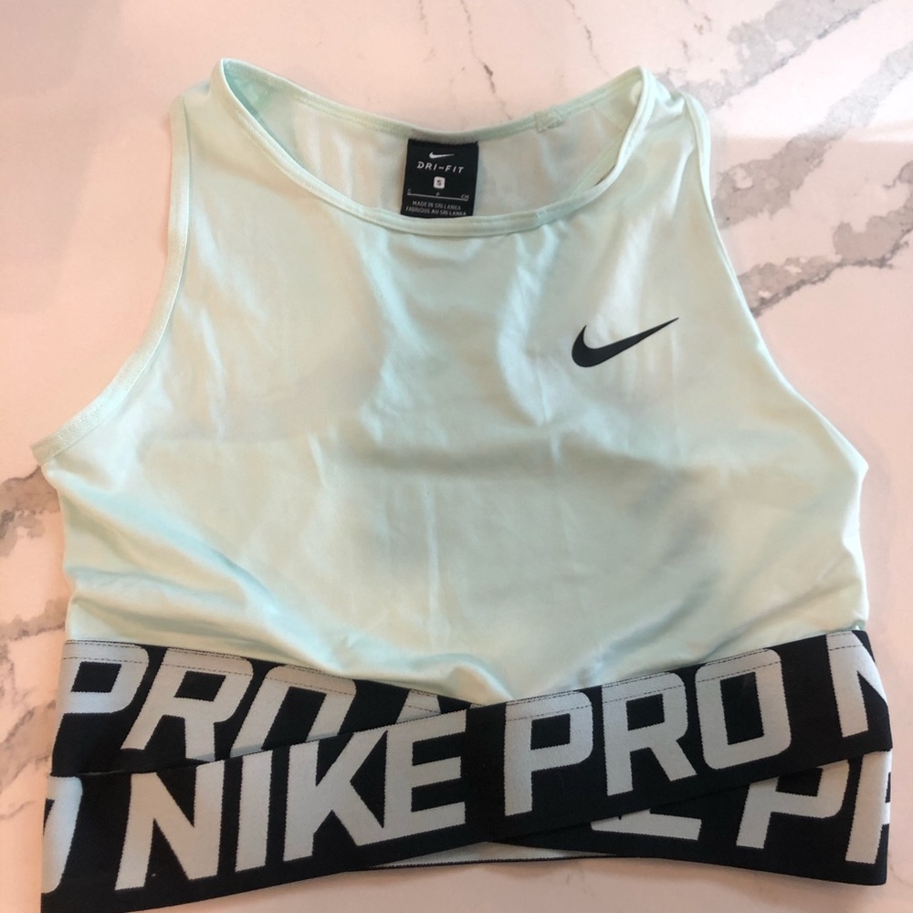 Like new NIKE workout top